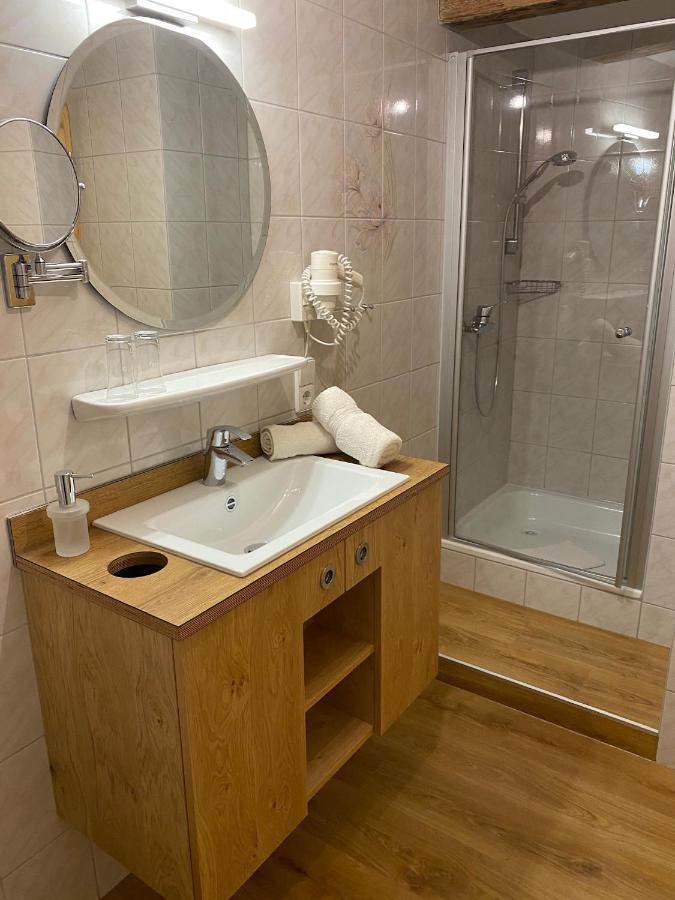 Gasthof - Pension - Adler Вайлер-Зиммерберг Экстерьер фото